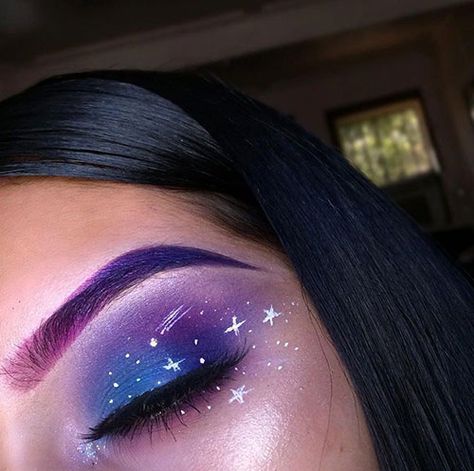 Nebula Makeup, Eye Mekup, Galaxy Costume, Extraordinary Makeup, Unicorn Eyeshadow, Nebula Dress, Shimmering Eyeshadow, Creative Eyeshadow, Fantasy Make-up