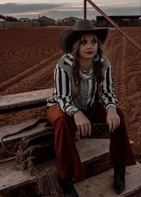 Western Halloween Costumes Women, Cowgirl Clown Costume, Diy Rodeo Clown Costume, Western Halloween Photoshoot, Female Rodeo Clown, Cowboy Killer Costume Ideas, Cowboy Clown Costume, Rodeo Clown Outfit, Skeleton Cowgirl Costume