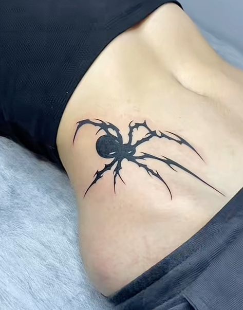 Black Widow Tattoo, Spiderman Tattoo, Cool Wrist Tattoos, Bug Tattoo, Black Girls With Tattoos, Getting A Tattoo, Spider Tattoo, Creepy Tattoos, Tattoo Style Drawings