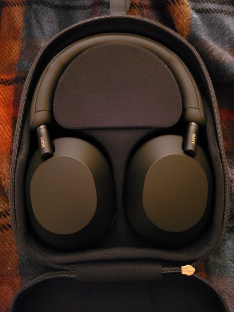 Sony Mx5 Headphones Black, Sony Xm5 Headphones Black, Sony Xm5 Black Aesthetic, Sony Xm5 Black, Sony Xm5, Small Headphones, Ios Music, Noise Canceling Headphones, Pretty School Supplies