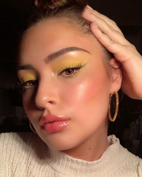 Light Yellow Makeup, Yellow Kurti, Asian Makeup Looks, Yellow Makeup, Princess Makeup, Rainbow Makeup, Makeup Idea, Eye Looks, Asian Eyes