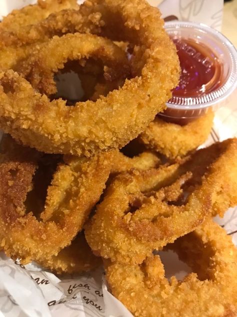 Onion Rings Aesthetic, Rings Aesthetic, Soul Food Dinner, Delicacy Food, Food Therapy, Yummy Comfort Food, Snap Food, Onion Rings, Food Obsession