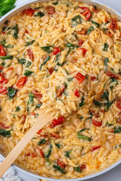 This 30 min creamy Orzo Pasta screams comfort food and uses one-pan. It's healthy, protein packed and lusciously creamy without heavy cream Pasta Without Cream, Creamy Orzo Pasta, Pastina Recipes, Creamy Orzo, Greek Orzo Salad, Tuscan Soup, Orzo Pasta Salad, Orzo Recipes, Italian Soup