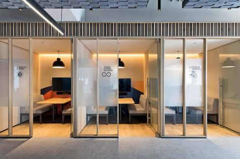 Corporate Office Workstations Design, Meeting Room Design Creative, Coworking Interior, Office Collaboration Space, Startup Office Design, Cubicle Design, Coworking Space Design, Meeting Office, Private Office Space