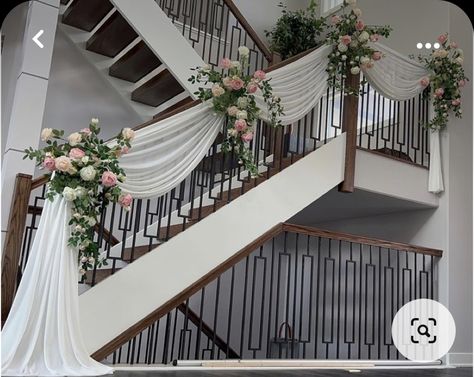 Banister Wedding Decorations Railings, Wedding Stairs Decoration Tulle, Staircase Draping Wedding, Draped Staircase Wedding, Wedding Decorations For Outside, Bannister Wedding Decorations, Diy Floral Staircase, Floral Railing Design Wedding, Diy Wedding Stairs Decor