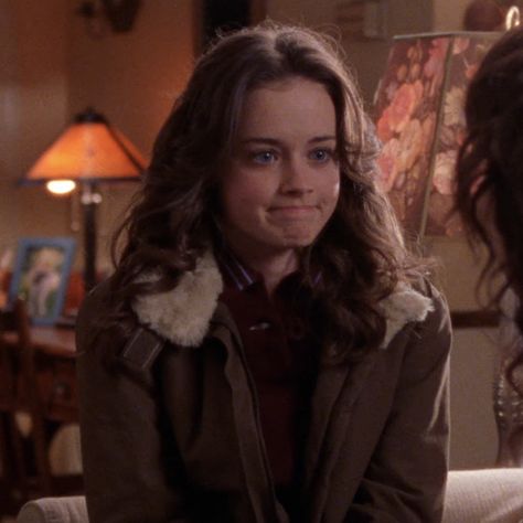 Rory Gilmore Hair, ليلي كولينز, Rory Gilmore Style, Gilmore Girls Outfits, Team Logan, Mode Tips, The Cardigans, Alexis Bledel, Lorelai Gilmore