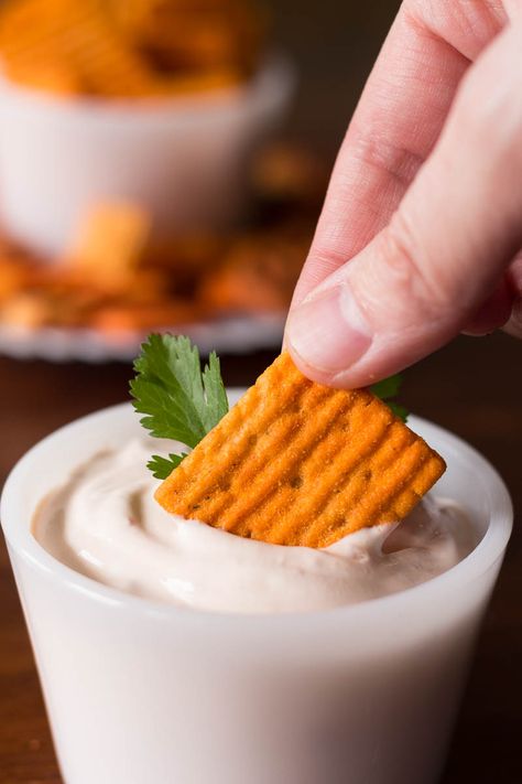 Seasoned Sour Cream Recipe, Chipotle Dip Recipes, Chipotle Sour Cream, Sour Cream Dip Recipes, Best Dips, Chipotle Peppers In Adobo Sauce, Seasoned Sour Cream, Sour Cream Dip, Awesome Appetizers