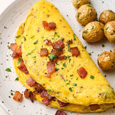 Best Omelette, Omlet Recipes, Omelette Recipe Easy, Cacciatore Recipes, Cheese Omelet, Omelets Recipe, Flavor Combinations, Omelette Recipe, Breakfast Restaurants