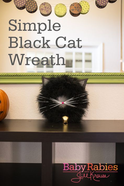 Simple, Whimsical Halloween Decorations Black Cat Wreath, Cat Wreath, Tulle Wreath, Diy Halloween Wreath, Adornos Halloween, Halloween Wreaths, Whimsical Halloween, A Black Cat, Wreath Tutorial