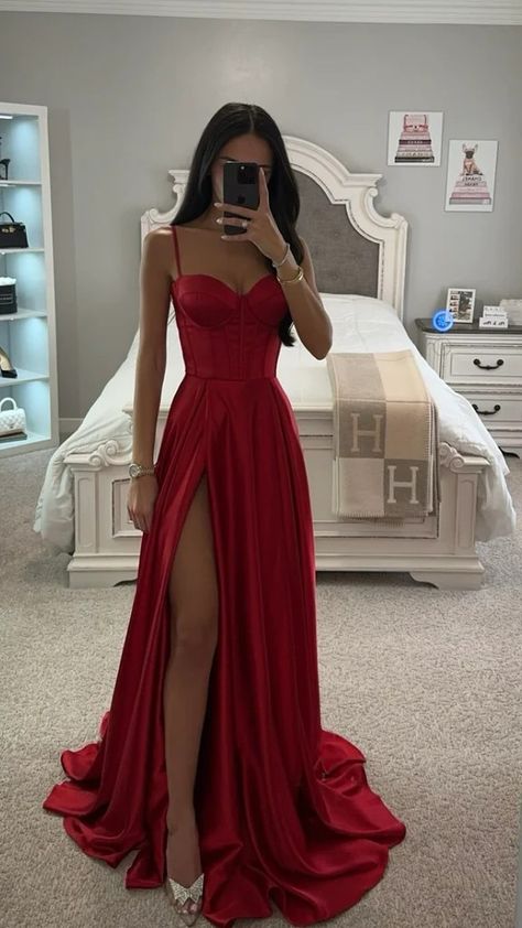 Prom Dress With Split, Prom Dress Inspo, Prom Inspo, Prom Dresses Elegant, Dress With Split, Stunning Prom Dresses, Red Stain, Party Kleidung, Prom Dress Inspiration