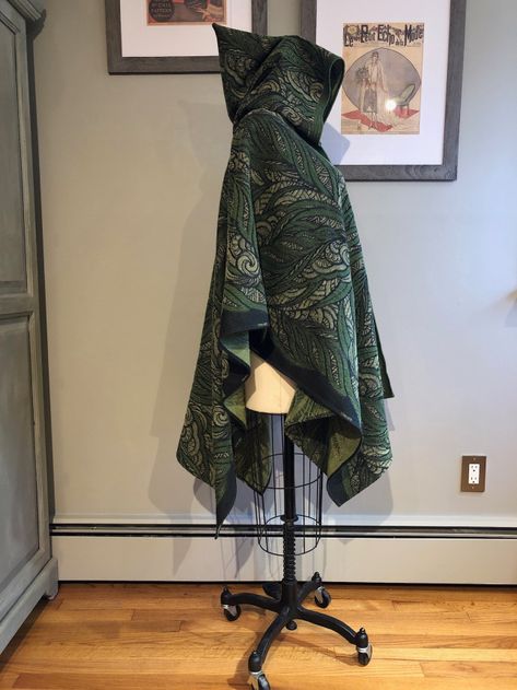 Completed Project: a cloak (or ruana?) made from a Didymos leafage baby wrap – domesticmonkey Baby Carrying Wrap, Baby Wearing Wrap, Scrap Projects, Original Hem, Upcycling Projects, Baby Carrying, Wrap Clothing, Woven Wrap, Baby Wrap