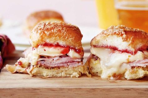 These mini sandwiches are the perfect blend of sweet and savory and they’ll be gone before you know it, so you should probably make a double batch! Ham And Cheese Sliders Everything Bagel, Brie Sandwich Recipes, Brie Sandwich, Sandwich Ingredients, Mini Sandwiches, Baked Ham, Pureed Food Recipes, Bread Cake, Ham And Cheese