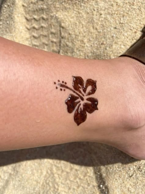 Hanna Tattoo, Summer Henna, Small Henna Tattoos, Small Henna Designs, Henne Tattoo, Jagua Henna, Cute Henna Designs, Cute Henna Tattoos, Henna Style Tattoos