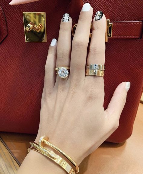 Cartier Love Band, Cartier Love Ring, Nail Bracelet, Hermes Jewelry, Wrist Jewelry, Wrist Wear, Jewels Rings, Cartier Jewelry, Ring Stack