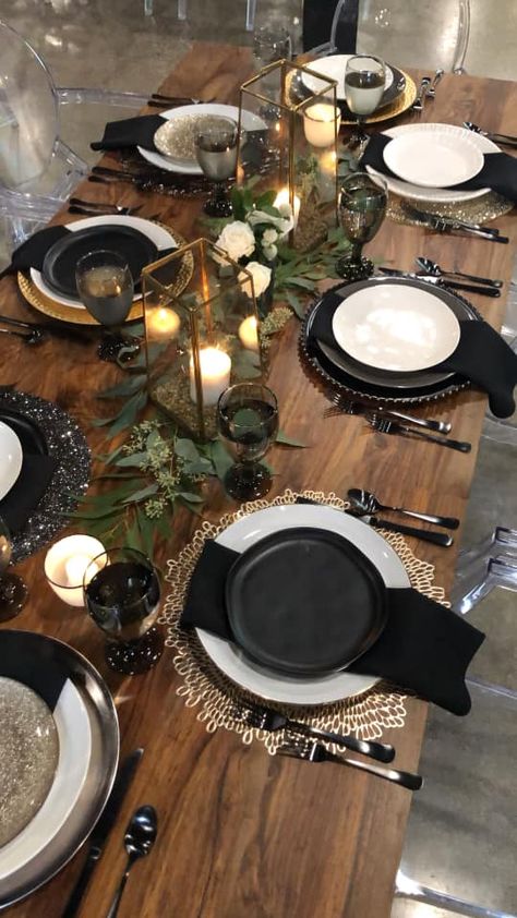 Gold Table Setting, Centerpieces Diy, Tafel Decor, Christmas Homescreen, Christmas Dining Table, Christmas Dining Room, Christmas Dinner Table, Dinner Party Table, Party Table Settings