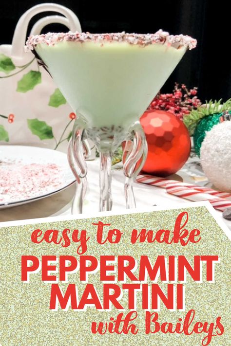 Peppermint martini with Baileys. This Christmas cocktail is perfect for your holiday drinks menu. If you want a dessert like martini, then try this minty peppermint cocktail with a candy cane rim Baileys Recipes Drinks Christmas, Peppermint Baileys Christmas Cocktail, Grinch Martini Drink Recipes, Peppermint Vodka Cocktails, Peppermint Cocktails Christmas Drinks, Peppermint Martini Recipe Holidays, Creamy Christmas Cocktails, Peppermint Drinks Alcohol, Peppermint Alcoholic Drinks