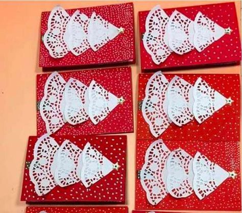 Wonderful ways to re-purpose doilies for the holidays – Recycled Crafts Paper Doily Crafts, Birthday Balloons Pictures, Doily Art, Christmas Crochet Patterns Free, Doilies Crafts, Paper Doilies, Christmas Card Crafts, Christmas Tree Cards, Tree Cards