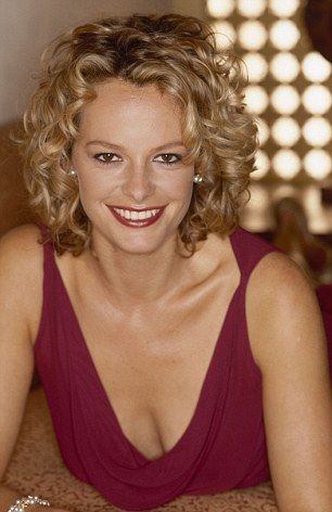 Kate Humble Kate Humble, Curly Hair Beauty, Haute Hair, Layered Bob Hairstyles, Short Curly Hair, Long Curly Hair, Curly Girl, Love Hair, Messy Hairstyles