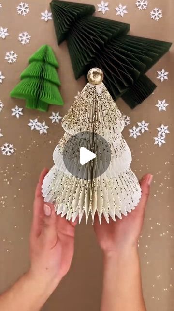 Honeycomb Christmas Tree, Diy Paper Christmas Tree, Paper Flower Art, Porch Christmas Decor, Front Porch Christmas, Porch Christmas, Easter Eggs Diy, Christmas Decorations Diy Outdoor, Diy Pots