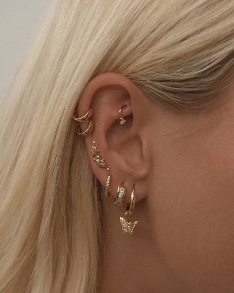 S-kin Studio Jewelry on Instagram: “A stack not for the faint hearted 😜 @karissasparke styles our Mix & Match hoops with our Bee curve stud as a climber & finish off with Mina…” Gold Inspiration, Studio Jewelry, Body Jewelry Piercing, Ear Stack, Cool Gifts For Women, Cartilage Piercing, Cartilage Earrings, Jewelry Inspo, Women Trends