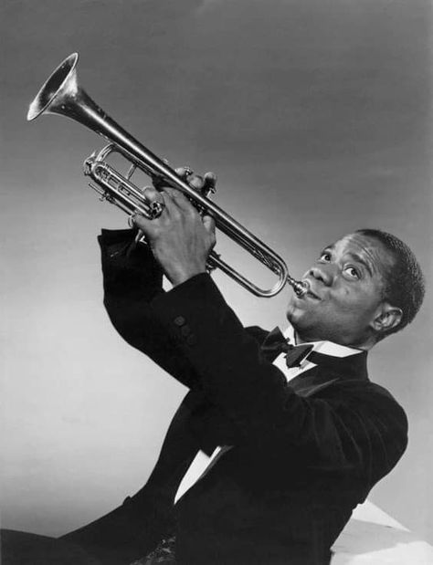 Louis Armstrong, 1934 Matching Pictures, Jazz Poster, Jazz Artists, Louis Armstrong, The Photograph, Jazz Musicians, Trumpeter, Interesting People, Atlantic City