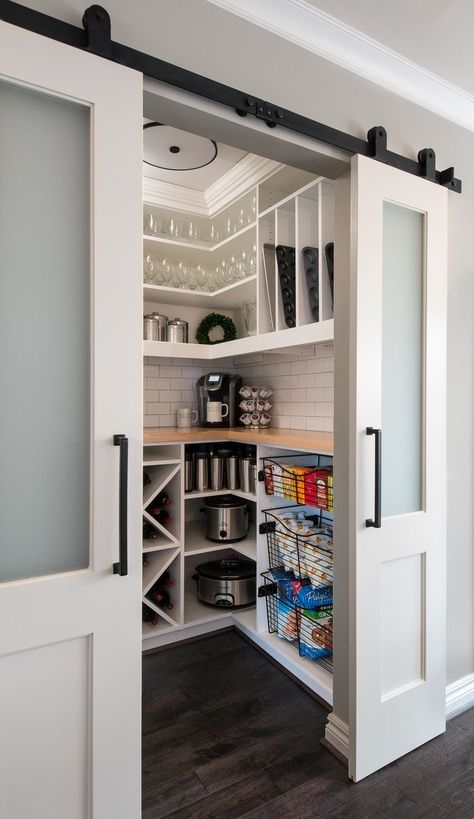 House Pantry, Casa Clean, Pantry Room, Desain Pantry, Pantry Remodel, Design Hacks, Small Pantry, Diy Kitchen Remodel, Kitchen Pantry Design