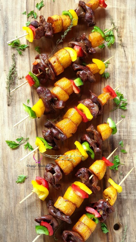 African Catering Ideas, Jamaican Food Catering, Plantain Kebab, Haitian Wedding Food, Plantain Skewers, Gizdodo Recipe, African Brunch, African Dinner, Wedding Food Display