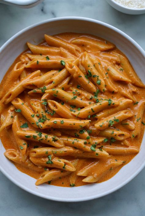 Best Penne Alla Vodka Recipe, Smoked Mozzarella, Italian Parsley, Penne Alla Vodka, Alla Vodka, Pasta Water, Vodka Recipes, Food Therapy, Yummy Comfort Food