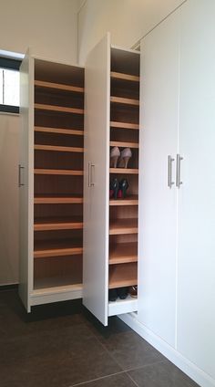 Shoe Storage Design, Vstupná Hala, Design Ložnic, Bedroom Closet Design, Room Closet, Storage Design, Closet Designs, Wardrobe Design, Closet Bedroom