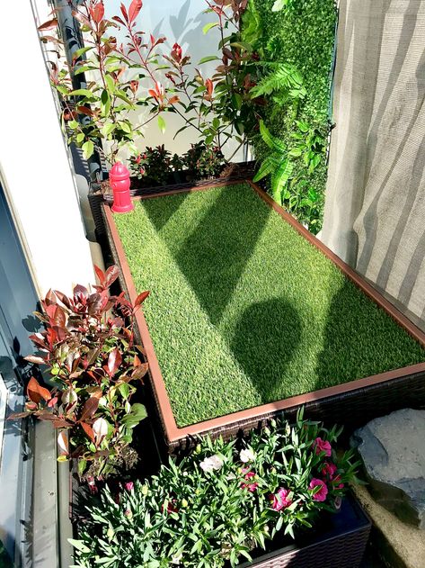 Pet Patio Apartment, Potty Area For Dogs Apartment, Dog Potty Balcony Ideas, Dog Toilet Balcony, Balcony Potty Area For Dogs, Dog Area On Balcony, Dog Friendly Patio Apartment, Pet Balcony Ideas, Balcony Ideas Apartment Dog