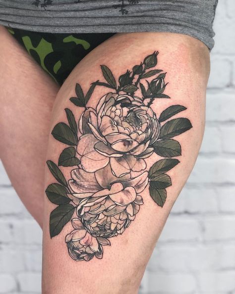 kelsey ellis on Instagram: “David Austin roses from my flash, thank you for scooping this one up and sitting so well Hannah🖤🌿 #tattoo #tattooing #tattooer #tattoos…” Hannah Tattoo, David Austin Roses, David Austin, Flower Tattoo, Body Art, Austin, Flash, Roses, Thank You