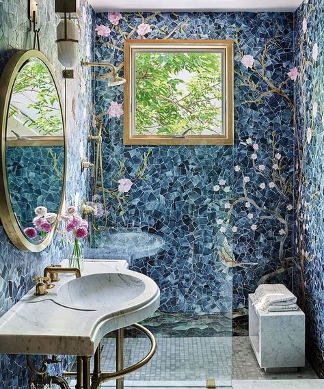 Small Colorful Bathroom, Huge Bathtub, Colorful Bathrooms, New Ravenna, Spanish Style Home, Big Bathrooms, Small Bathroom Design, Arte Sketchbook, Blue Bathroom