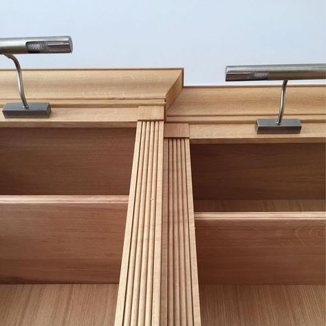 Craigie Woodworks | Kitchens on Instagram: "Detail of reeded columns on oak bookcases." Reeded Wood, Office 2023, Washington House, Washington Houses, Millwork Details, Joinery Details, Oak Bookcase, Study Office, Joinery