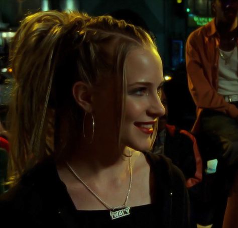 Thirteen Movie Icon, 13 Hairstyles Movie, Tracy Hair Thirteen, Thirteen Movie Hairstyles, Tracy Freeland Hair, Thirteen Hairstyles, Thirteen Hair, 200s Hairstyles, 2003 Aesthetic