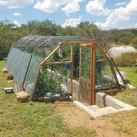 Fantastic idea! Shop Hacks, Farming Tractors, Underground Greenhouse, Agriculture Equipment, Home Greenhouse, Farm Projects, Plants Growing, Backyard Greenhouse, Small Greenhouse