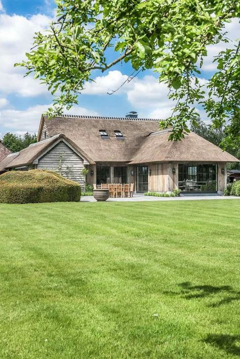 Rustic Homes, Thatched House, Build Inspiration, Modern Country Style, Natural Homes, Belgian Style, Rustic Home Design, Thatched Cottage, Farmhouse House