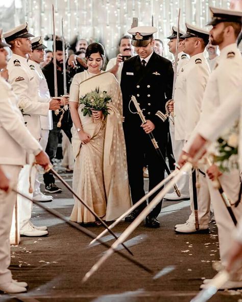 Navy Couple, Business Woman Quotes, Army Couple, Business Woman Successful, Army Girlfriend Pictures, Romantic Photoshoot, Navy Wife, Indian Navy, Wedding Company