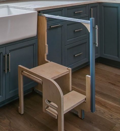 GREENFIELD - Storage - 180 Degree step stool Pull Out Storage, Kitchen Cabinet Layout, Kitchen Step Stool, Kitchen Drawing, Hampton House, Diy Kitchen Remodel, Diy Kitchen Storage, Kitchen Bin, Building Techniques