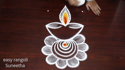 Laxmipoojan Rangoli Design, Rangoli Designs Easy Simple, Deepam Rangoli, Karthika Masam, Deepam Kolam, Rangoli Designs Easy, Kolam Rangoli, Easy Rangoli, Kolam Designs