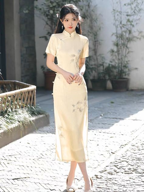 Qui Pao Dress, Qi Pao Dress, Chinese Dress Qipao, Chinese Qipao Aesthetic, Chinese Qipao Traditional, Chinese Collar Dress, Chinese Traditional Dress Qipao, Traditional Fitted Summer Cheongsam, Vietnam Dress