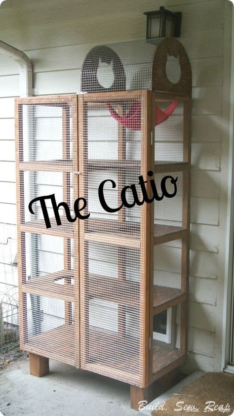 The Catio - We don't want to let our new kittens out into the scary world but do want them to get fresh air and a change of scenery whenever they want....... Cat Catio, Katt Grejer, Kat Diy, Cat Patio, Outdoor Cat Enclosure, Cat Run, Cat Cages, Cat Enclosure, Devon Rex