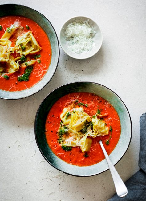 Tomato Ravioli, Cheese Ravioli Recipe, Cheesy Ravioli, Soup With Cheese, Ravioli Soup, Soup Vegetarian, Specialty Food Store, Ravioli Recipe, Cheese Ravioli