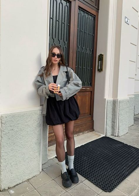 #bubbleskirt #balloonskirt #balloonskirtoutfit #puffskirt #bubbleskirtoutfit #miniskirt #loafers #croppedtrench #springoutfits #springoutfitideas #spring2024 #fashioninfluencer #fashioncontentcreator Bubble Skirt Outfit Fall, Fall Bubble Skirt Outfit, Bubble Skirt Winter Outfit, Balloon Museum Outfit, Black Frill Skirt Outfit, Bubble Skirt Outfit Aesthetic, Bubble Skirt Outfit Winter, Balloon Mini Skirt Outfit, Bubble Mini Skirt Outfit