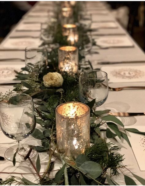 Sparkly Winter Wedding, Winter Wedding Decorations Table, Silver And Gold Christmas Table Decor, Winter Greenery Centerpiece, Winter Wedding Table Decorations, Christmas Dining Table Decorations, Christmas Wedding Table, Minimalist Centerpiece, Dining Table Decorations