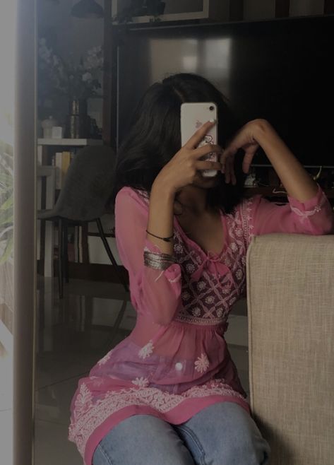 Pink Simple Outfit, Desi Kurti Aesthetic, Desi Clothes Aesthetic, Insta Pfp Ideas, Indian Fits, College Dress, Indian Bridesmaid Dresses, Desi Aesthetics, Desi Aesthetic