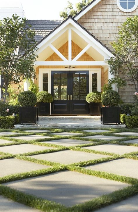 Concrete Backyard, Malibu Home, Small Front Yard, Front Yard Design, Grasses Landscaping, Green Stuff, Front Entrance, Yard Design, Walkway