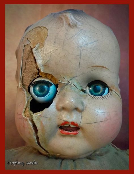 Baby Head Magnet//creepy Eyes//antique Doll Head Decor | Etsy Creepy Baby Dolls, Doll Creepy, Creepy Eyes, Creepy Kids, Doll Drawing, Scary Dolls, Cute Doll, Halloween Doll, Head Tattoos