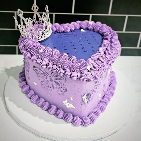 Happy Monday! Purple heart cakes from this weekend. #odenisecupcakesandsweets #millbrookalabamabaker #montgomeryalabama #cakedecorating #smallbusiness #cakeart Purple Colour Cake, Purple And Silver Cake, Purple Cake Ideas, Purple Heart Cake, Purple Birthday Cake, Heart Cake Design, Heart Birthday Cake, Euphoria Party, Cake Purple