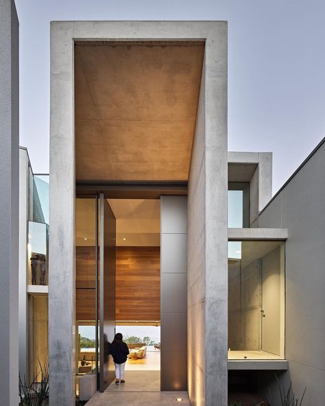 FritsJurgens on Instagram: “This magnificent, 6-meter-tall entrance pivot door was inspired by nearby caves on the shore. It feels like opening up an entire wall, and…” Contemporary Entrance, Skylight Covering, Architecture Cool, Sunshine Beach, Concrete Houses, Light Grey Walls, Pivot Doors, Facade Architecture, Facade Design