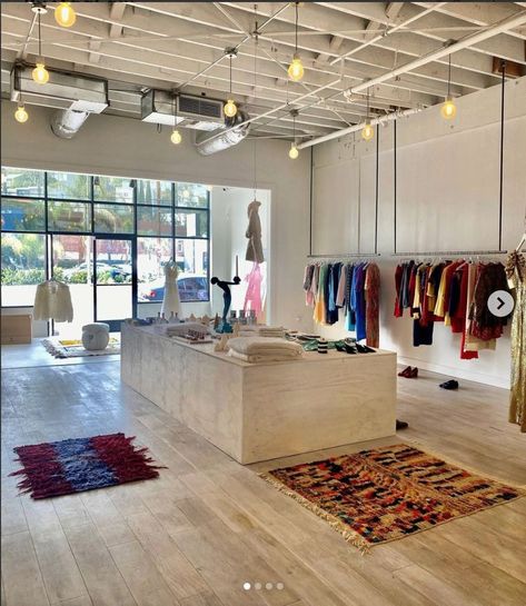 Fashion Store Design, A Clothing Store, Retail Store Interior Design, Clothing Store Interior, Retail Space Design, Retail Interior Design, Store Design Boutique, Retail Store Interior, Cafe Shop Design